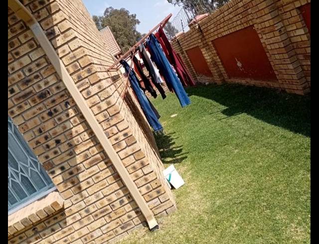 3 BEDROOM TOWNHOUSE FOR SALE IN RIVERSDALE
